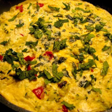 Gemüse-Omelett mit Zucchini und Paprika