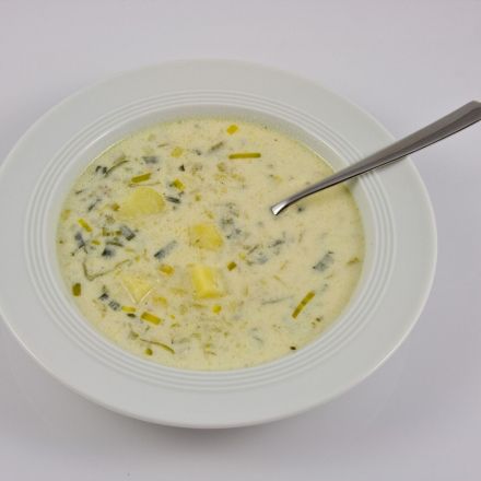 Schnelle Lauch-Käse-Suppe mit Hackfleisch