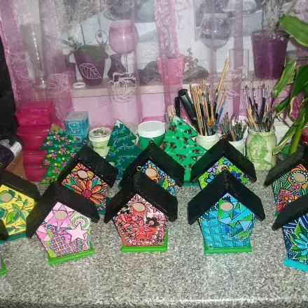 Vogelhaus mit Acryl bemalen