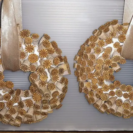 Deko aus verblühten Mohnblumen