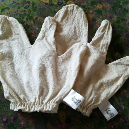Stoffwechsel anregen mit Seidenhandschuh-Massage