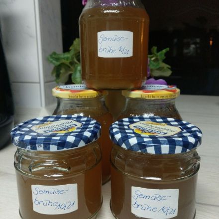 Gemüsebrühe auf Vorrat (Resteverwertung)