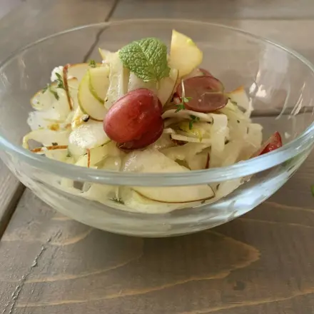 Birnen-Fenchel-Salat mit Trauben - vitaminreich & gesund