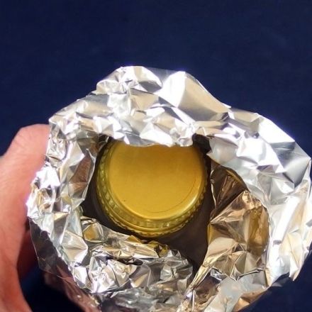 Kühle Getränke im Sommer - mit Alufolie