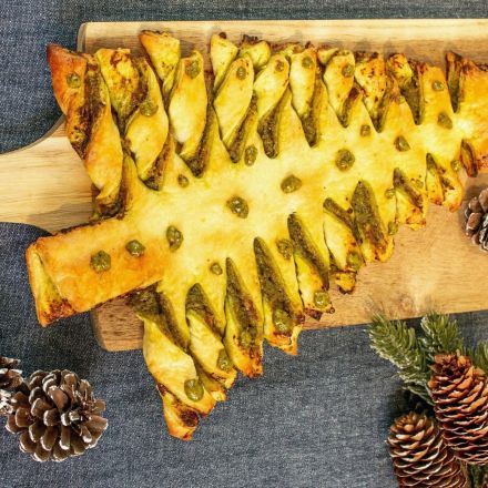 Blätterteig-Tannenbaum mit Pesto