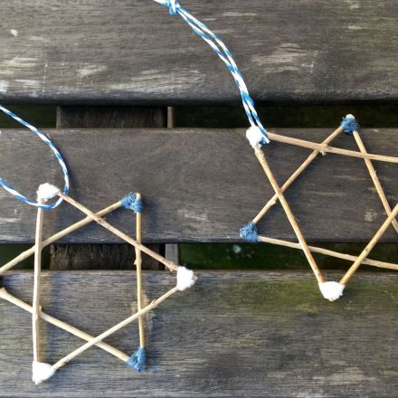 Weihnachtssterne-Anhänger basteln: DIY aus feinen Zweigen