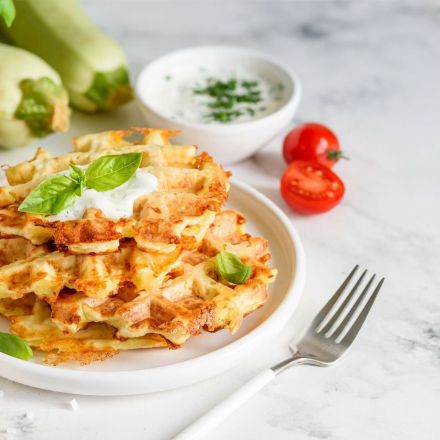 Pizzawaffeln mit Tomate-Mozzarella (vegetarisch)