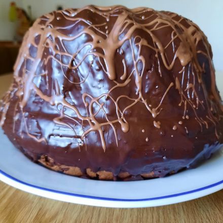 Rotweinkuchen mit Dinkelvollkornmehl und Schokoglasur