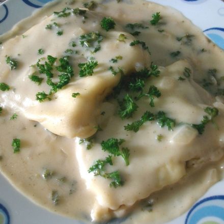 Käse-Teigtaschen mit Honig-Sekt-Sahne Soße