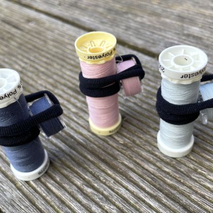 Unterfadenspulen ordentlich aufbewahren