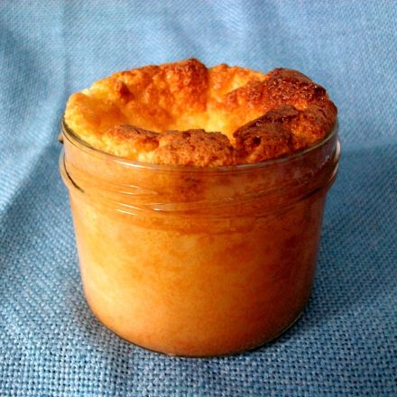 Grießkuchen-Dessert im Glas