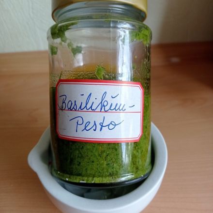 Basilikum-Pesto