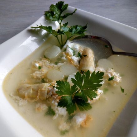 Zweierlei Spargelsuppe aus Spargelresten