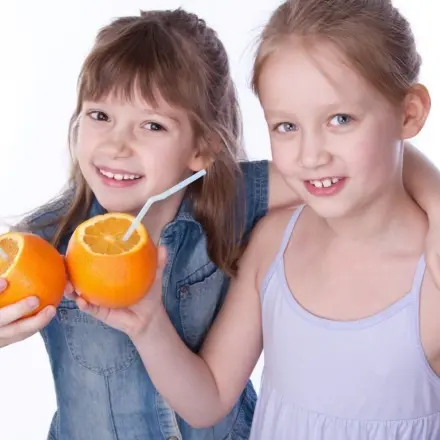 „Warum sagt man beim Anstoßen „Prost“?“