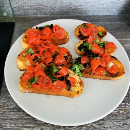 Klassisches italienisches Bruschetta