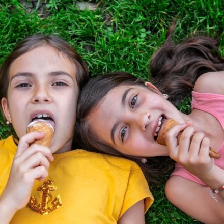 „Warum klebt meine Zunge an Eis fest?“