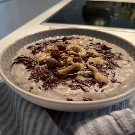 Kalorienarme Bananen-Milchreis-Variante ohne Zucker