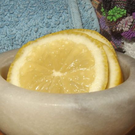 Zitronenscheiben gegen Flöhe