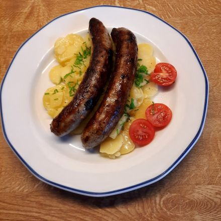 Kartoffelsalat mit Bratwürsten