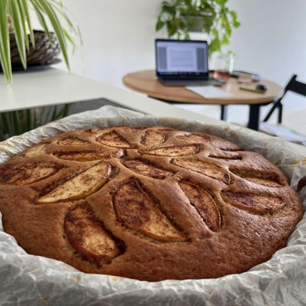 Herbstlicher & saftiger Apfel-Joghurt-Kuchen mit Zimt