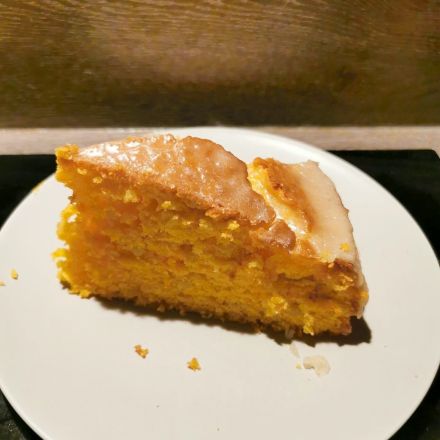 Saftiger Karottenkuchen mit Mandeln