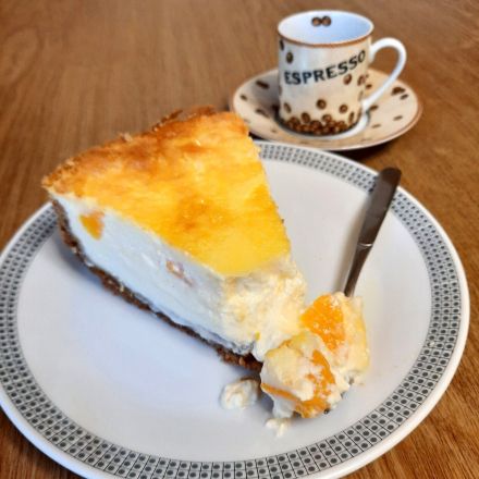 Käse-Schmand-Kuchen mit Keksboden