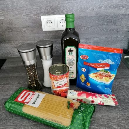 Spaghetti mit Tomatensoße: Fertig oder frisch?