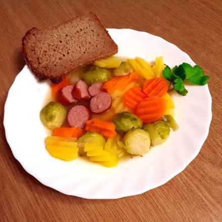 Gemüsesuppe mit Cabanossi