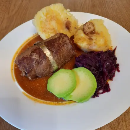 Zarte Rinderrouladen: Einfach dank Rouladenklammern statt Nadeln
