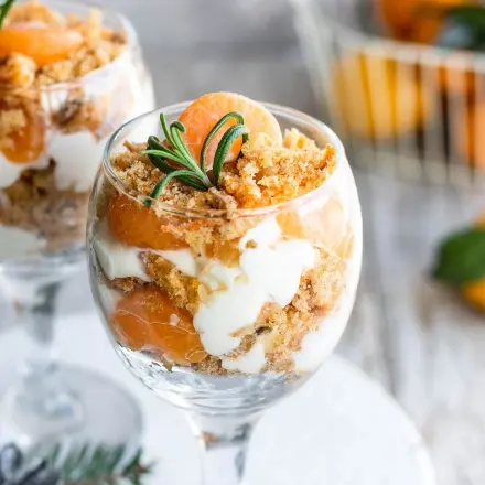 Dessert mit Butterkeksen, Quark und Mandarinen