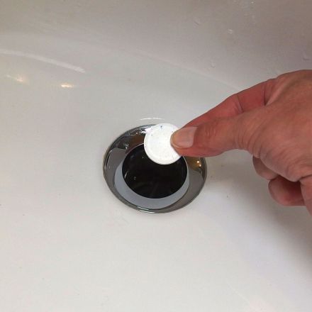 Verstopfter Abfluss? Nimm Gebissreiniger