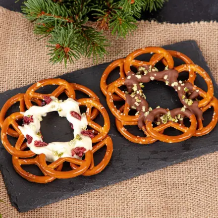Brezel-Kränze mit Schokolade selber machen