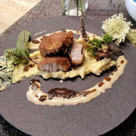 Panierter Schweinebauch mit Selleriepüree