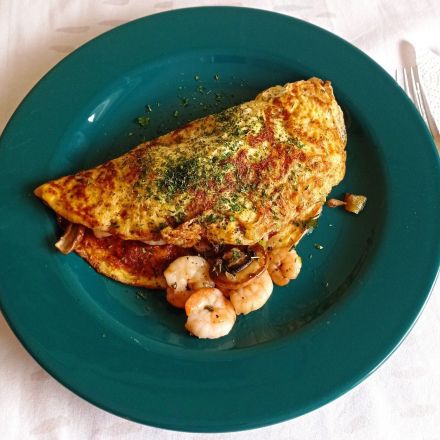 Omelett mit Garnelen und Champignons