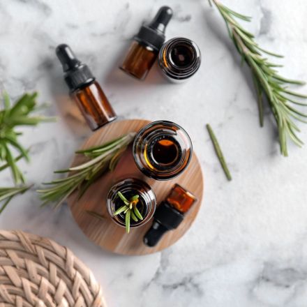 Rosmarinöl für die Haare: Wirkung und Anwendung