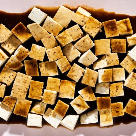 Tofu marinieren - 3 einfache Rezepte & Tipps