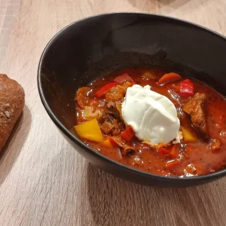 Saftige Gulaschsuppe