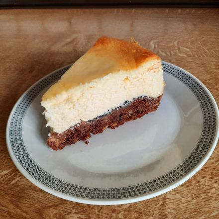 Käse-Schmand-Kuchen mit Mohn-Keks-Boden