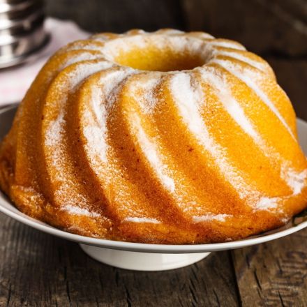 Zitronen-Rührkuchen als Gugelhupf