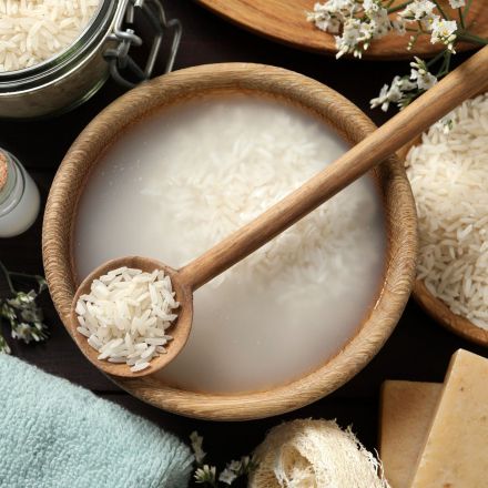 Reiswasser für die Haare: Anwendung & Wirkung