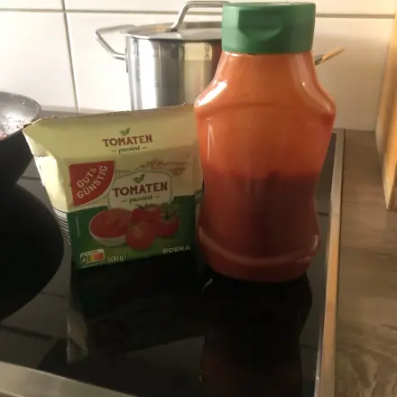 Lebensmittel retten: Soßen umfüllen & länger aufbewahren