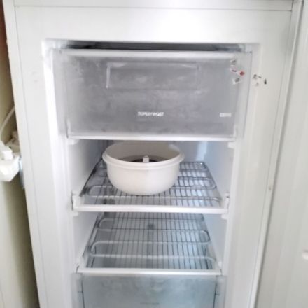 Gefrierschrank abtauen mit heißem Wasser