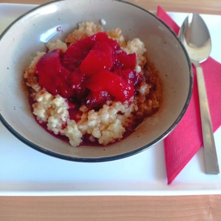 Sahne-Milchreis mit Pflaumenkompott