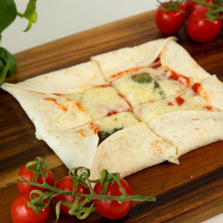 Wrap-Pizza mit Käserand