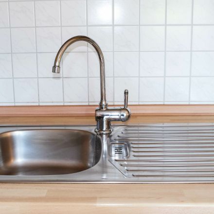 Spülbecken reinigen mit Rasierschaum