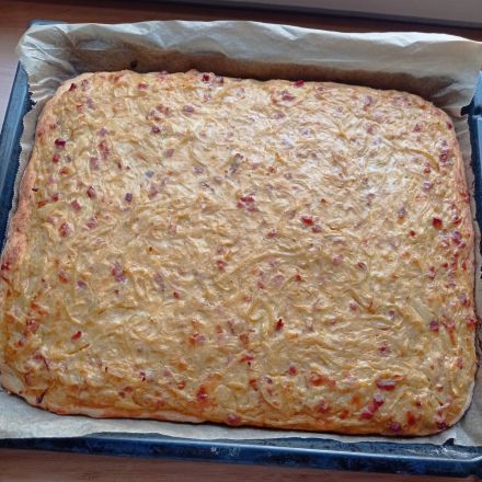 Zwiebelkuchen mit Hefeteig