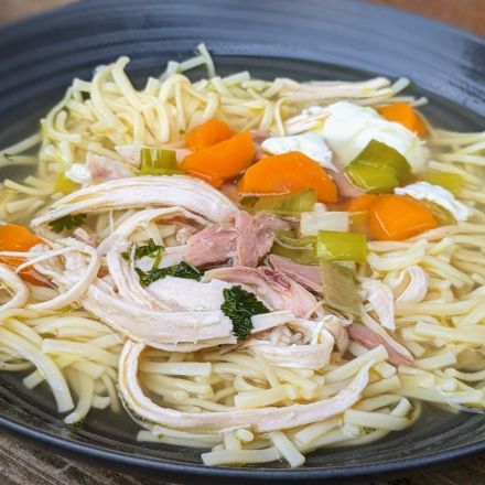 Hausgemachte Hühnersuppe aus der Heißluftfritteuse