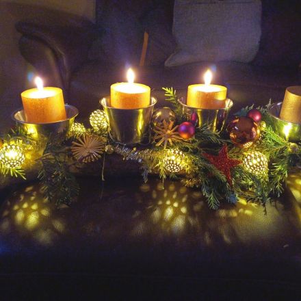 Adventskranz und Gestecke aus dem eigenen Garten