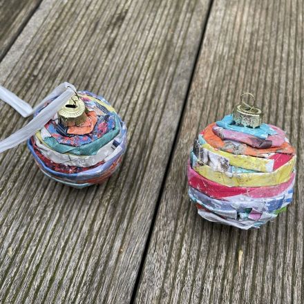 Weihnachtskugeln aus Papier basteln