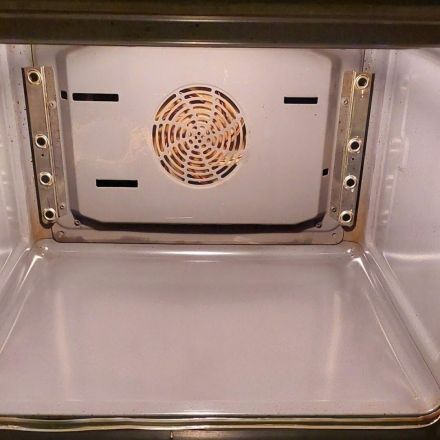 Backofen reinigen mit Backofenspray und Mülltüten